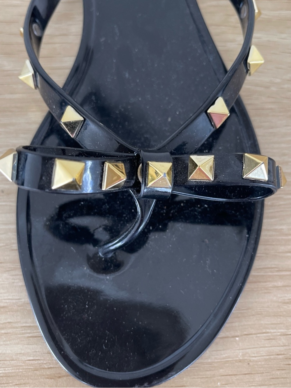 Nicole Miller Black Jelly Flats Sandals Gold Studded Bow 39